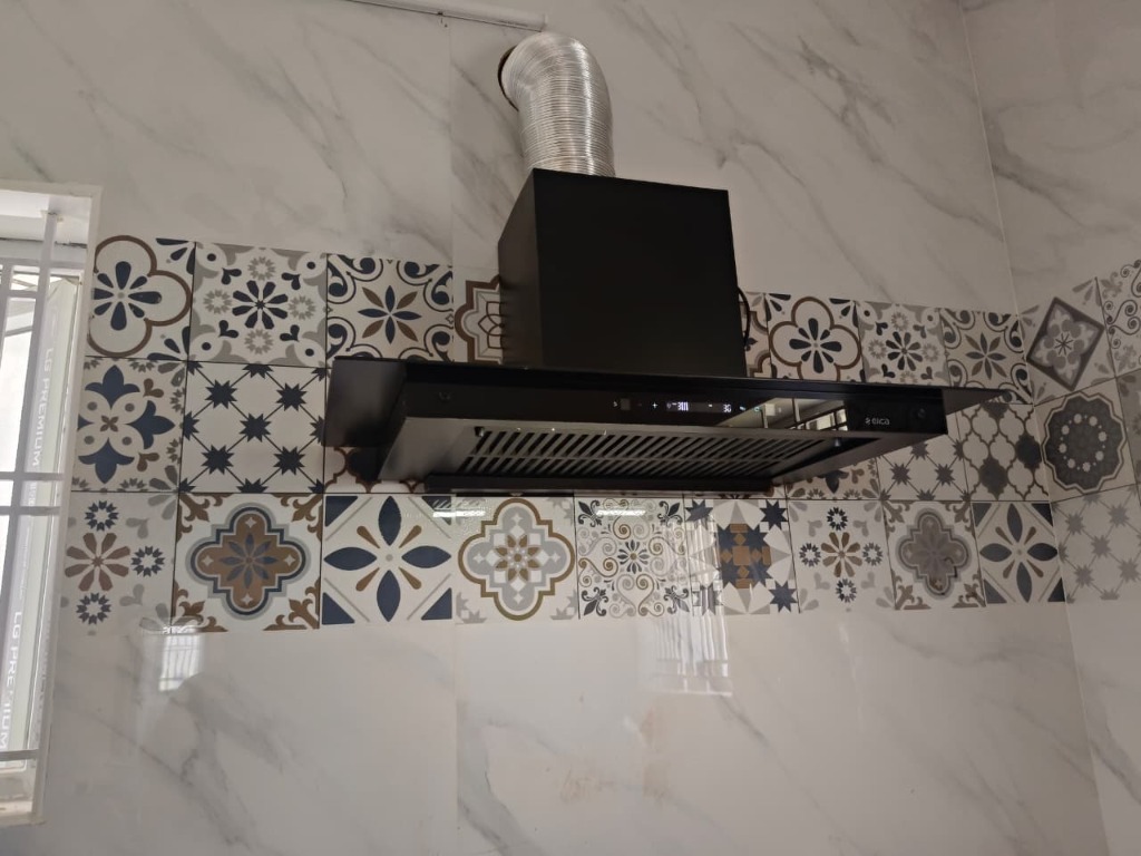 Whirlpool Curved Glass Chimney Doorstep Service